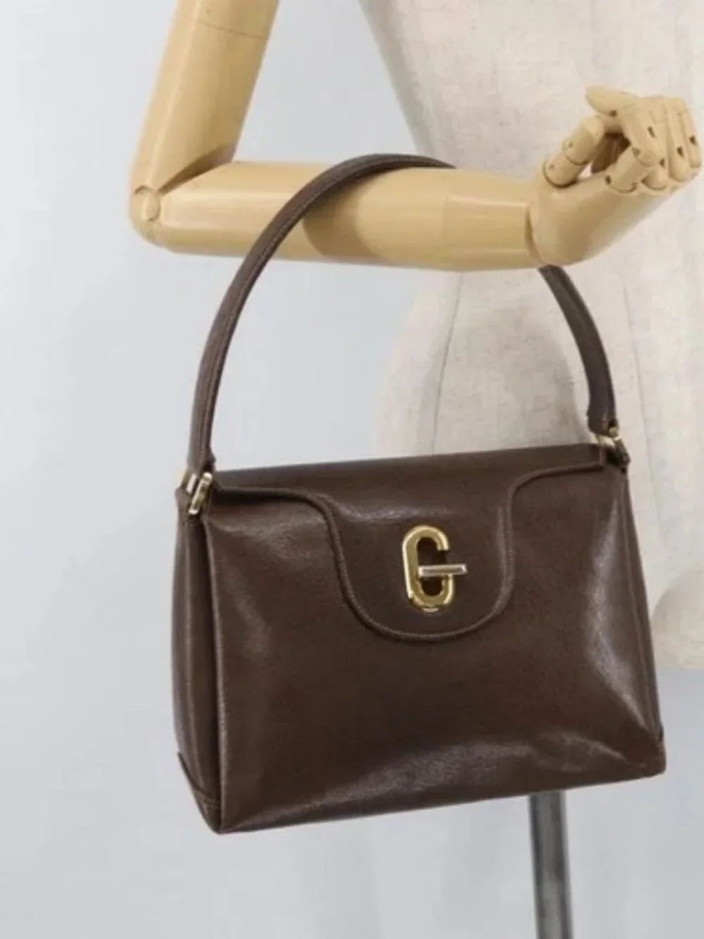 Gucci brand	gucci color	brown